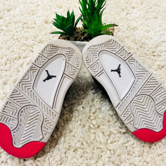 Jordan running shoes for toddler girl.. - Picture 3 of 3